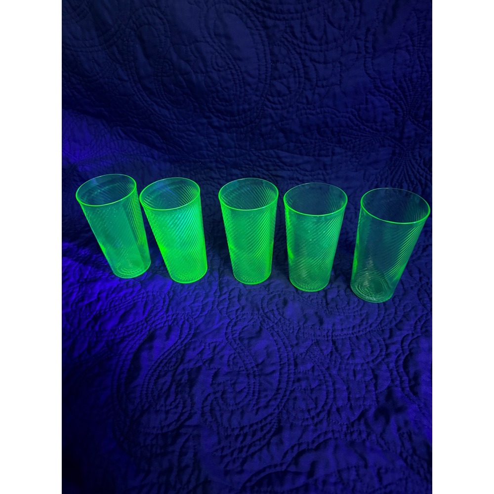 Set of 5 Vtg Federal Co Glass Corded Optic Swirl Tumbler Green Uranium 5" Glows